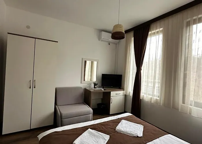 бялата къща 3*