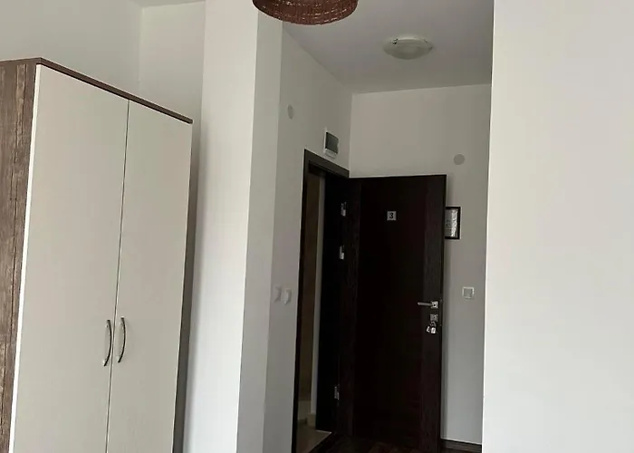 бялата къща 3*